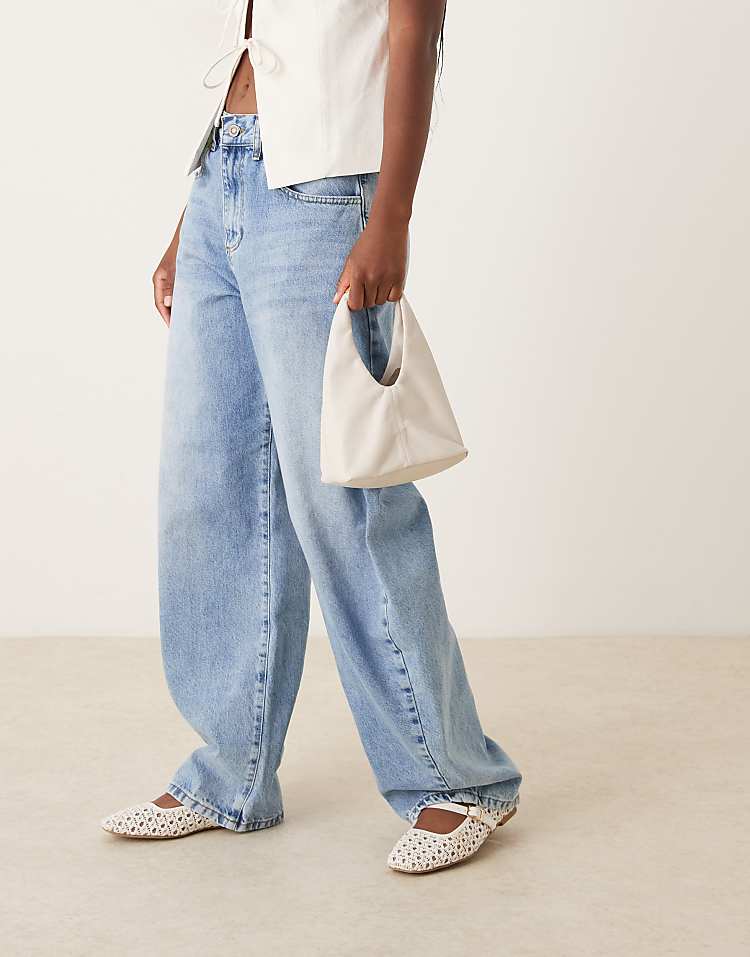 https://images.asos-media.com/products/mango-faux-leather-slouchy-bag-with-gold-statement-handle-in-cream/209445459-3?$n_750w$&wid=750&fit=constrain