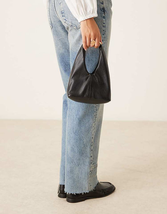 https://images.asos-media.com/products/mango-faux-leather-slouchy-bag-with-gold-statement-handle-in-black/209445509-1-black?$n_750w$&wid=750&fit=constrain