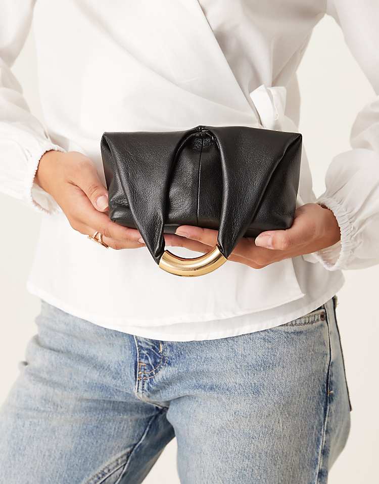 https://images.asos-media.com/products/mango-faux-leather-slouchy-bag-with-gold-statement-handle-in-black/209445509-4?$n_750w$&wid=750&fit=constrain