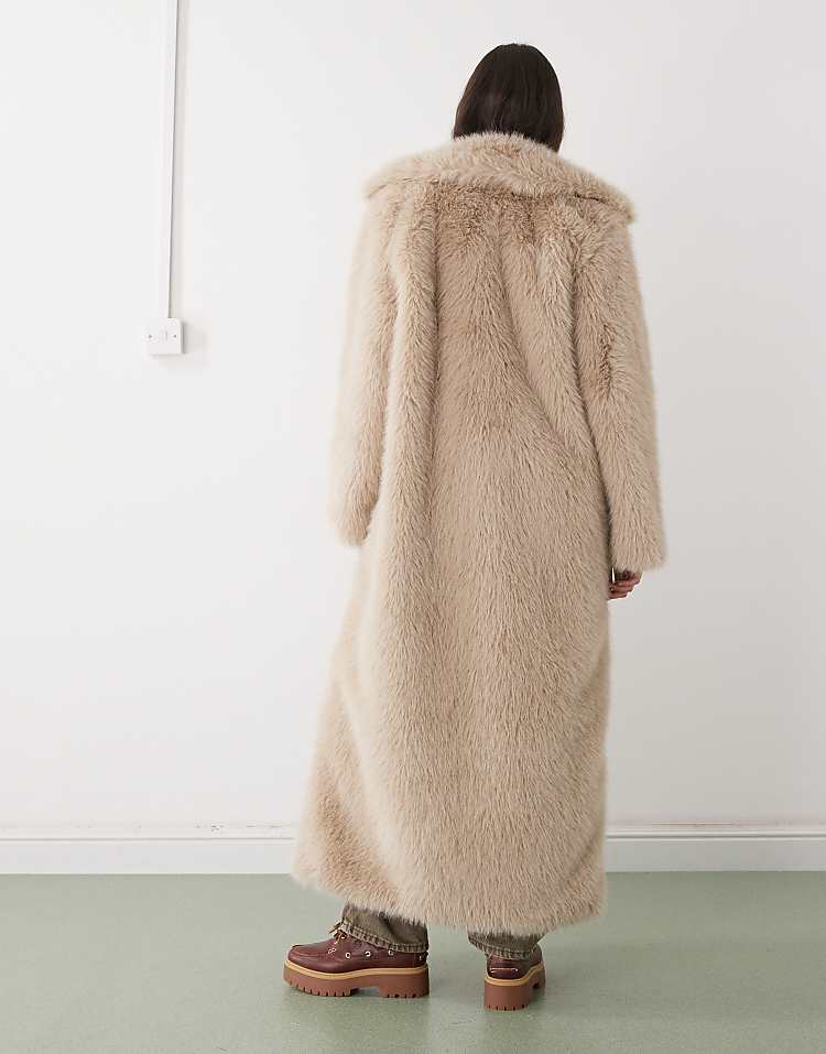 https://images.asos-media.com/products/noisy-may-faux-fur-longline-coat-in-beige/209563058-3?$n_750w$&wid=750&fit=constrain